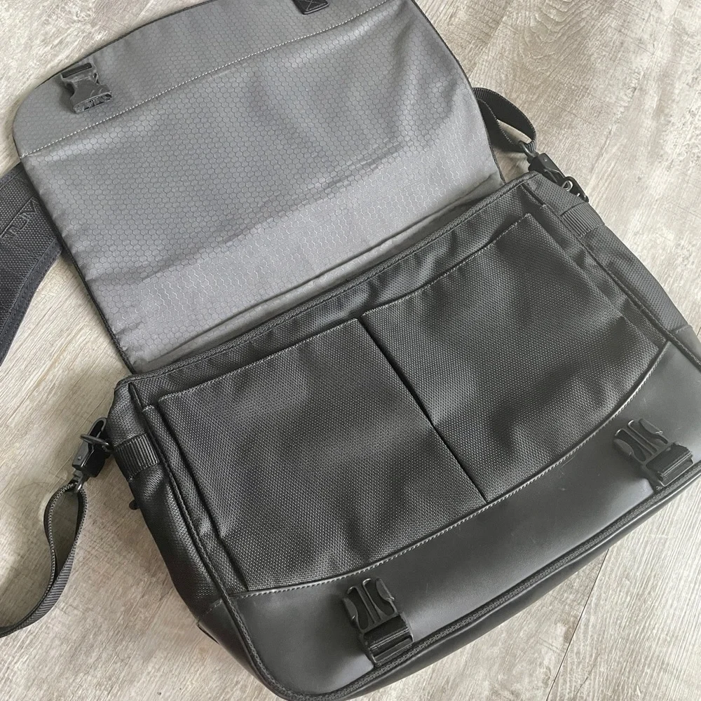 Tumi leather canvas messenger laptop work career work business tech classic